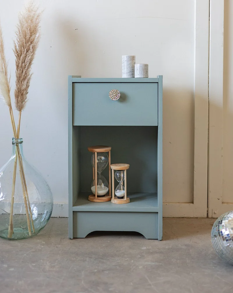 Maïa, la table de chevet vert sauge N°1585