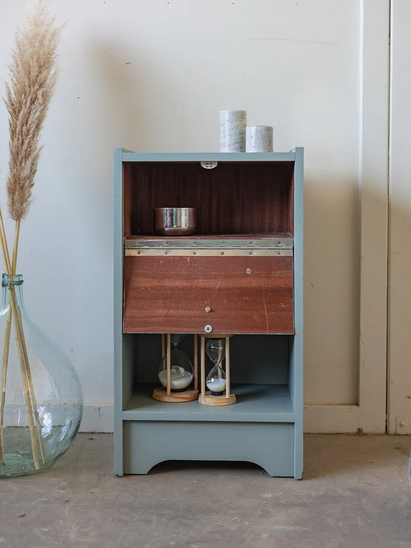 Maïa, la table de chevet vert sauge N°1585