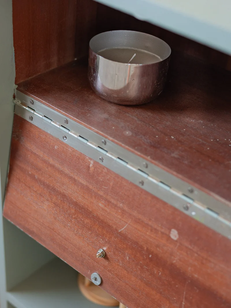 Maïa, la table de chevet vert sauge N°1585