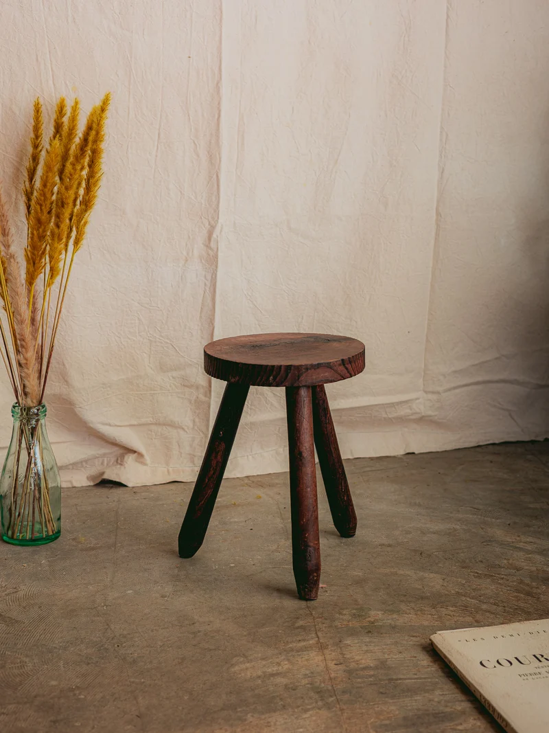 Regis, le tabouret de ferme tripode N°1535