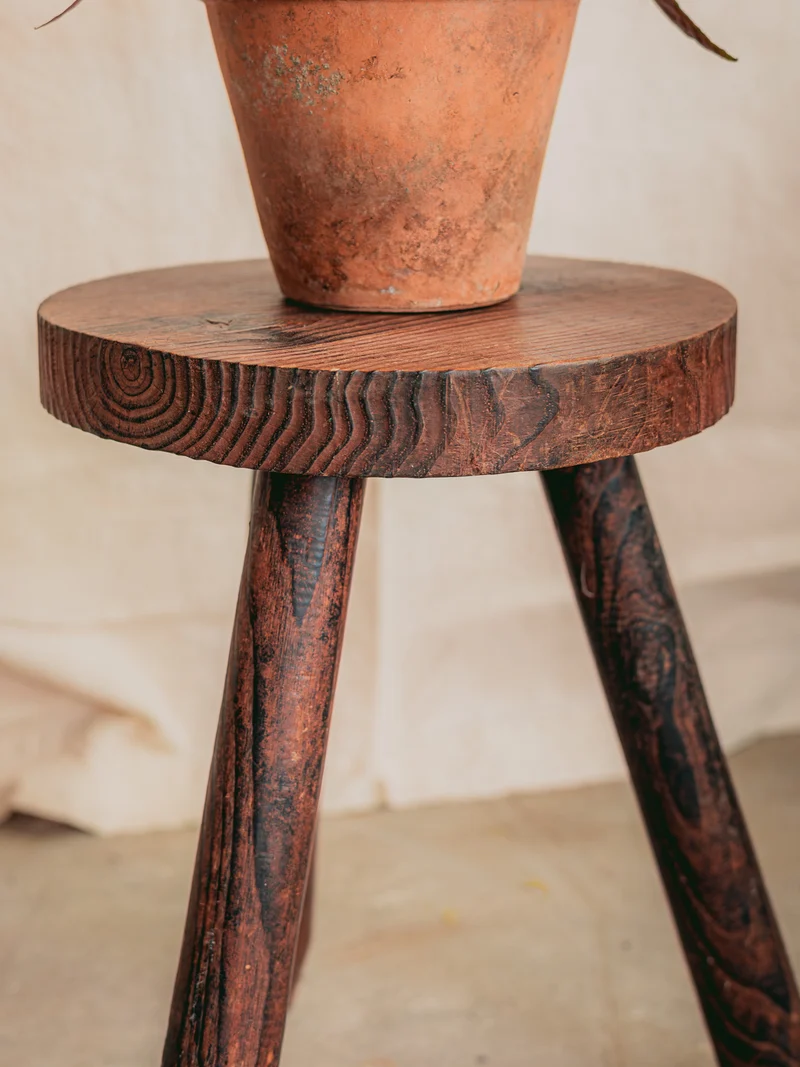 Regis, le tabouret de ferme tripode N°1535