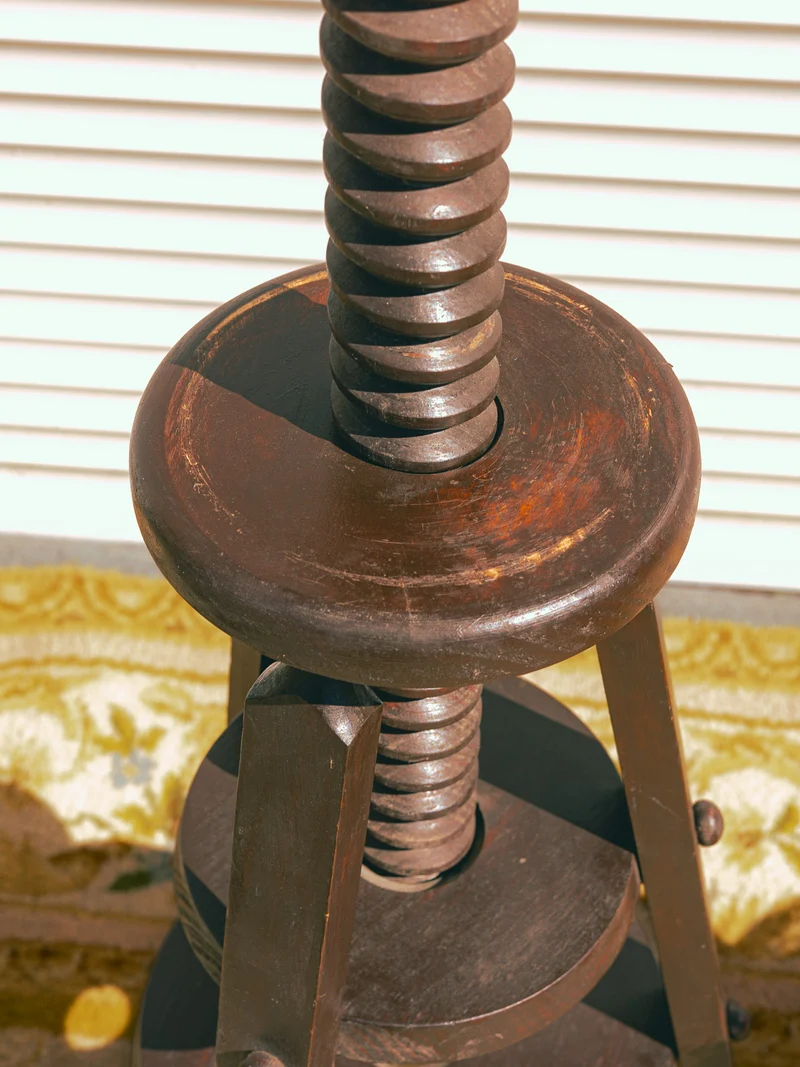 Gaston, le tabouret de bar à vis en bois N°209