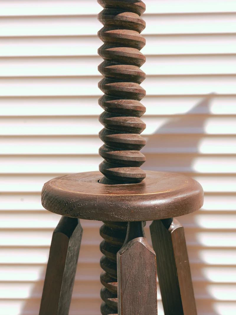 Gaston, le tabouret de bar à vis en bois N°209