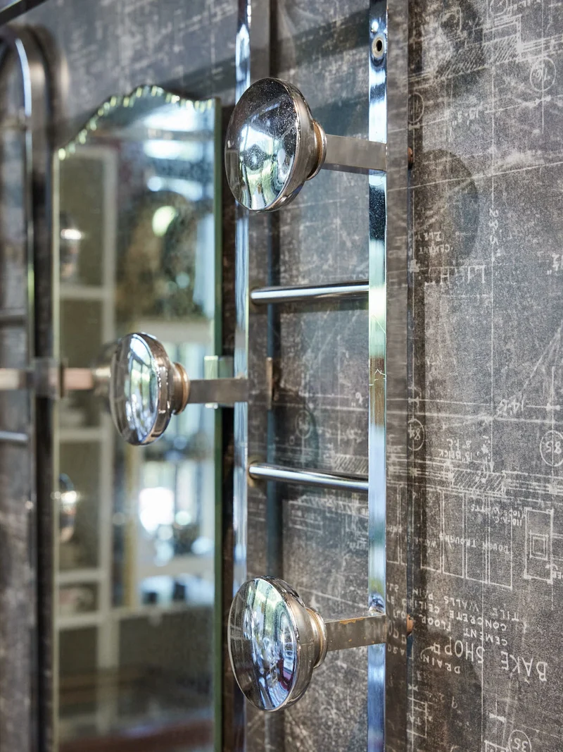 Max, le porte-manteau Art déco en chrome N°478