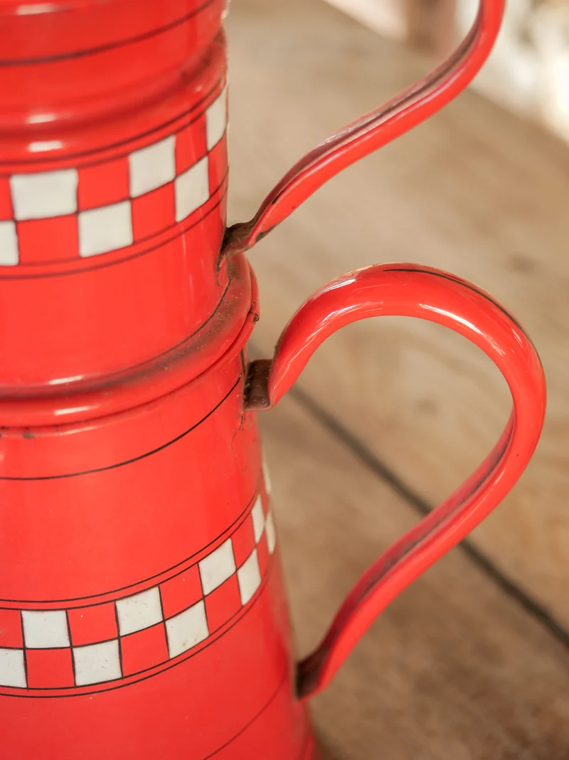 Nestor, la grande cafetière émaillée rouge et blanche N°780