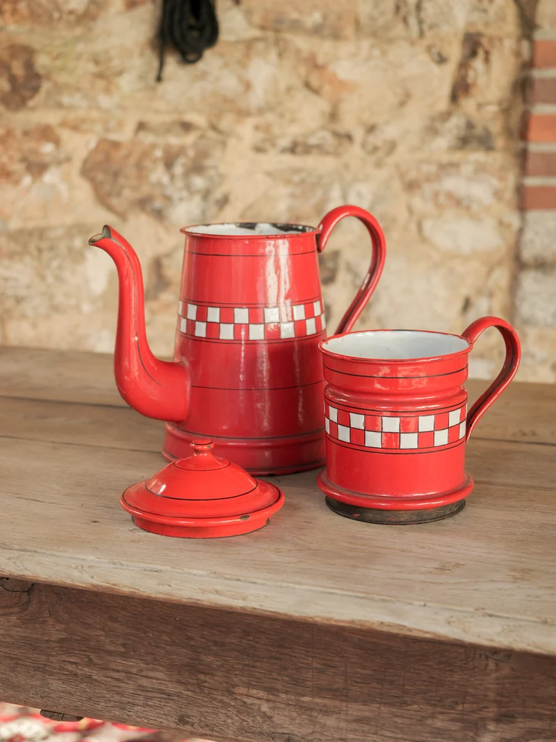 Nestor, la grande cafetière émaillée rouge et blanche N°780