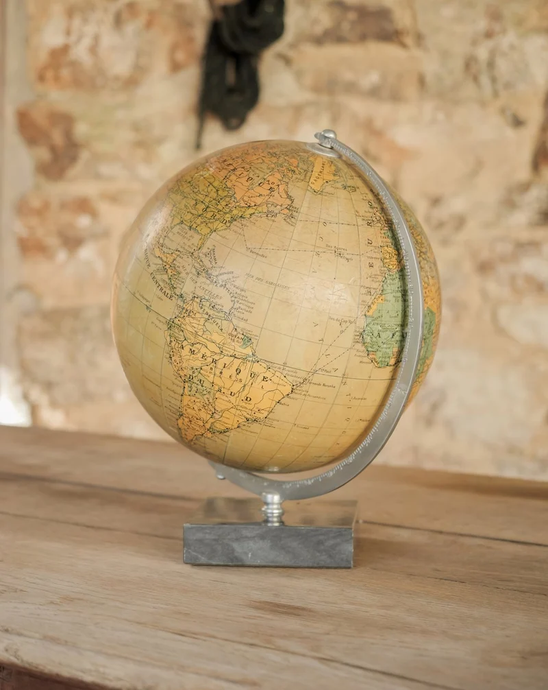 Alix, le globe en marbre d'époque N°1197