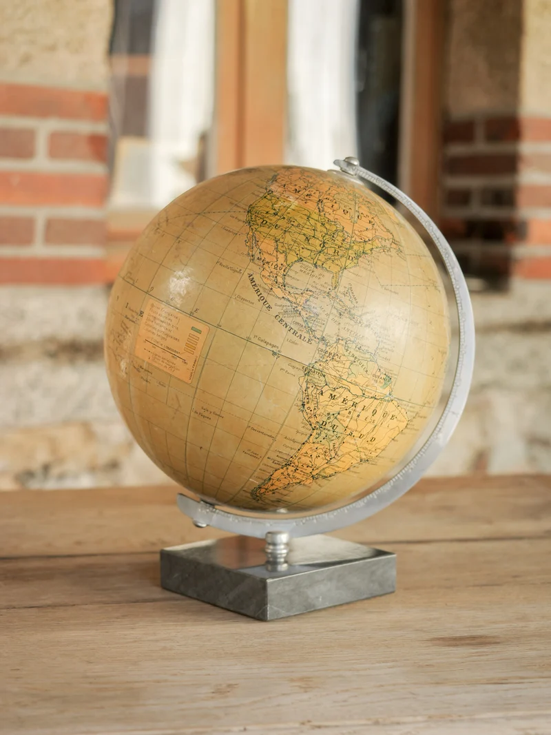 Alix, le globe en marbre d'époque N°1197