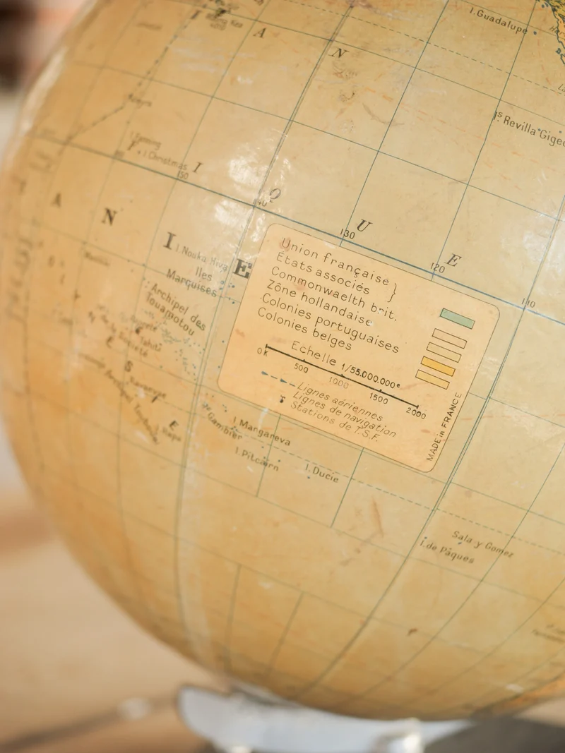 Alix, le globe en marbre d'époque N°1197