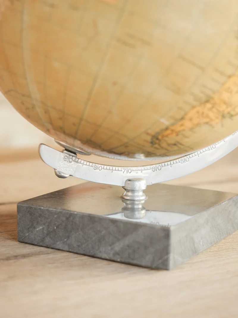 Alix, le globe en marbre d'époque N°1197