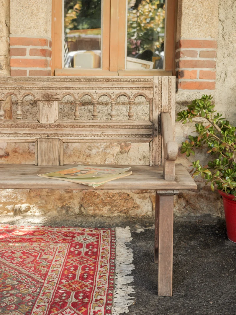 Antoine, le grand banc aux arcades sculptées N°526