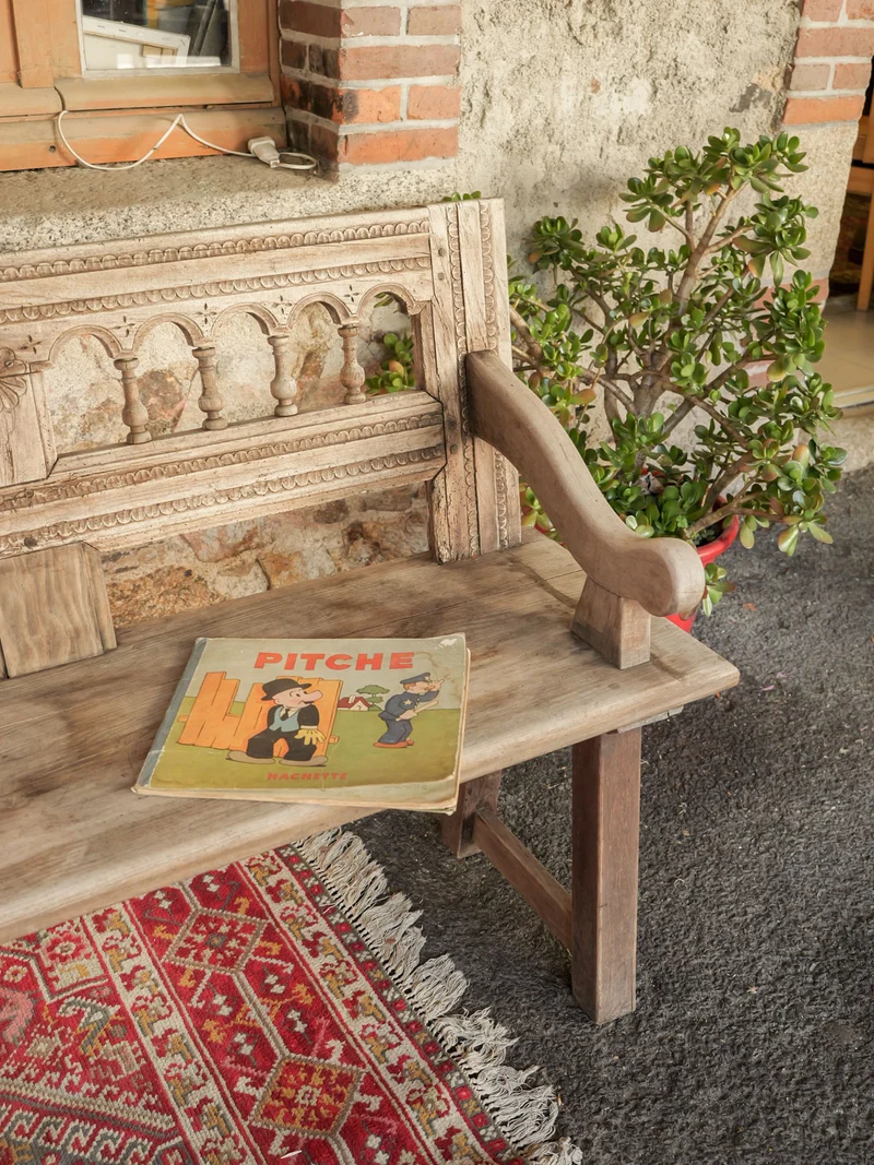 Antoine, le grand banc aux arcades sculptées N°526