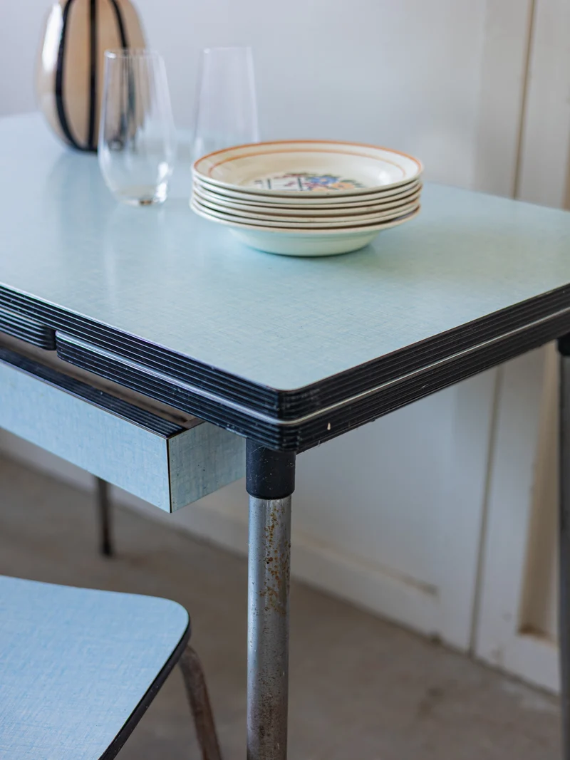Karla, la table à manger en formica N°1272