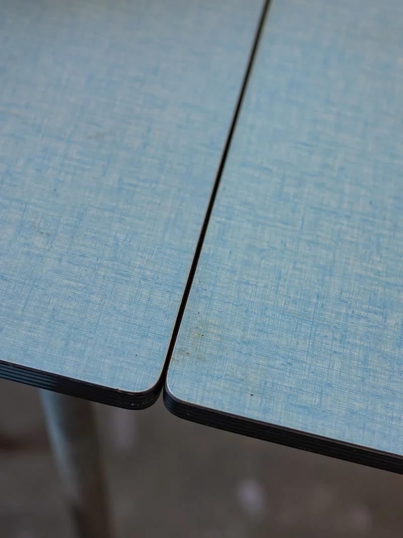 Karla, la table à manger en formica N°1272