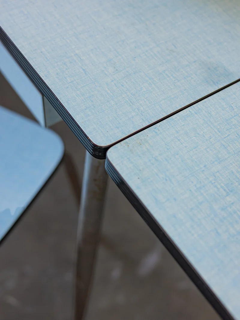Karla, la table à manger en formica N°1272