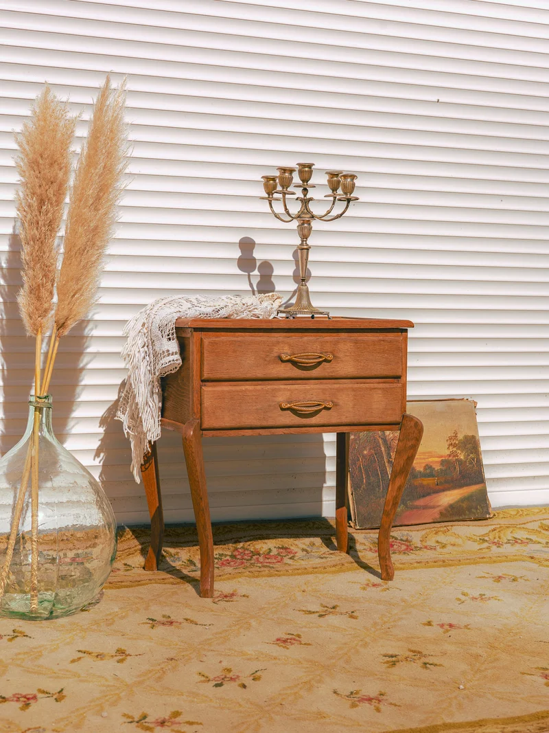 Odile, la table de chevet en bois et laiton N°1525