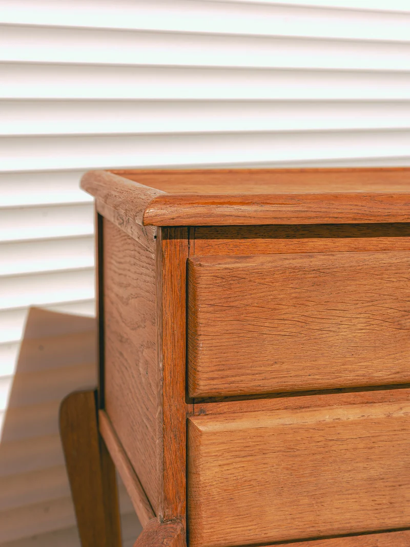Odile, la table de chevet en bois et laiton N°1525