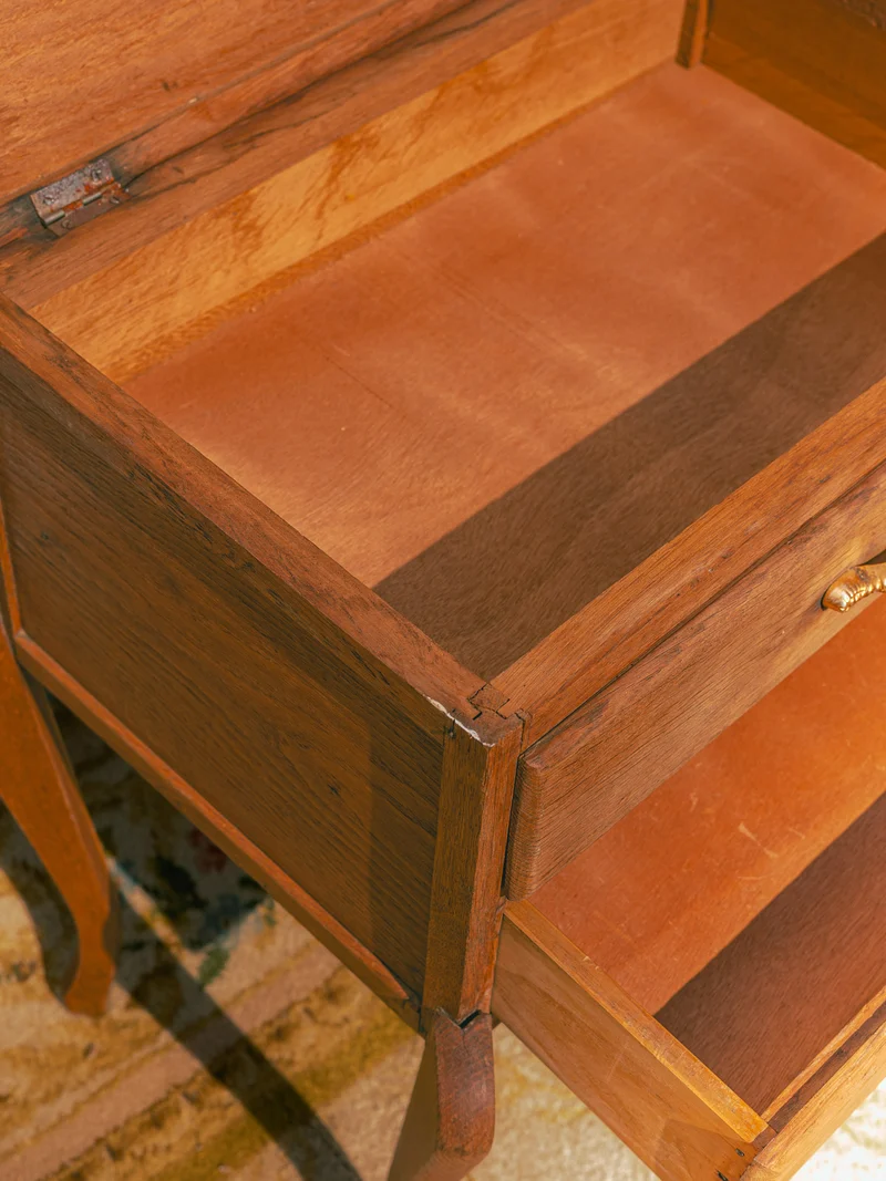 Odile, la table de chevet en bois et laiton N°1525