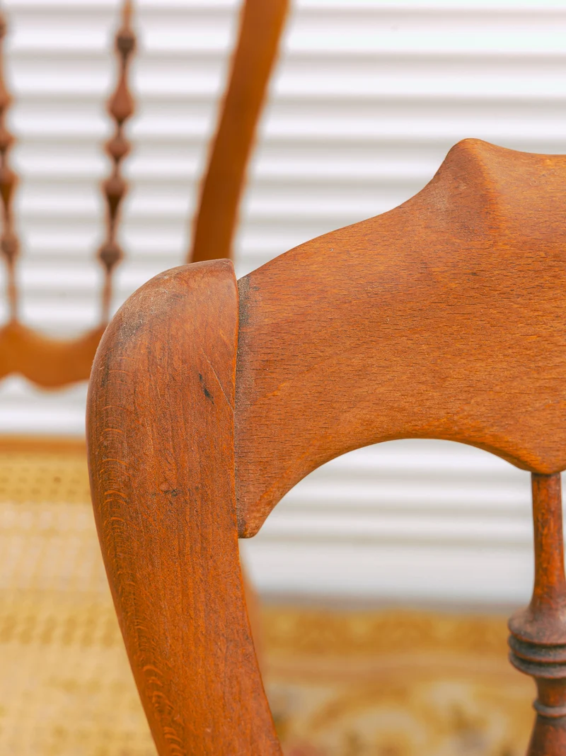 Claude, le lot de 4 chaises en bois et cannage N°1559