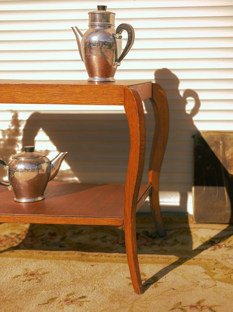 Léonie, la table basse en bois aux pieds galbés N°1131