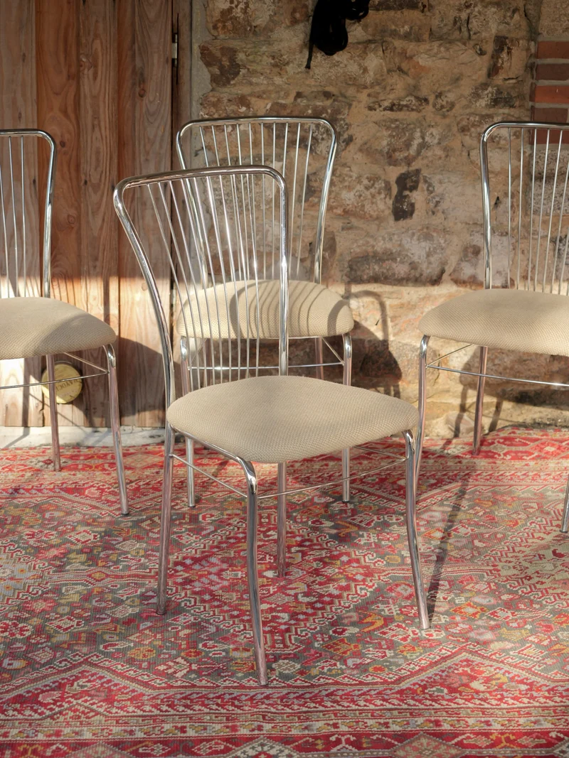 Alma, le lot de 4 chaises en métal chromé N°1985