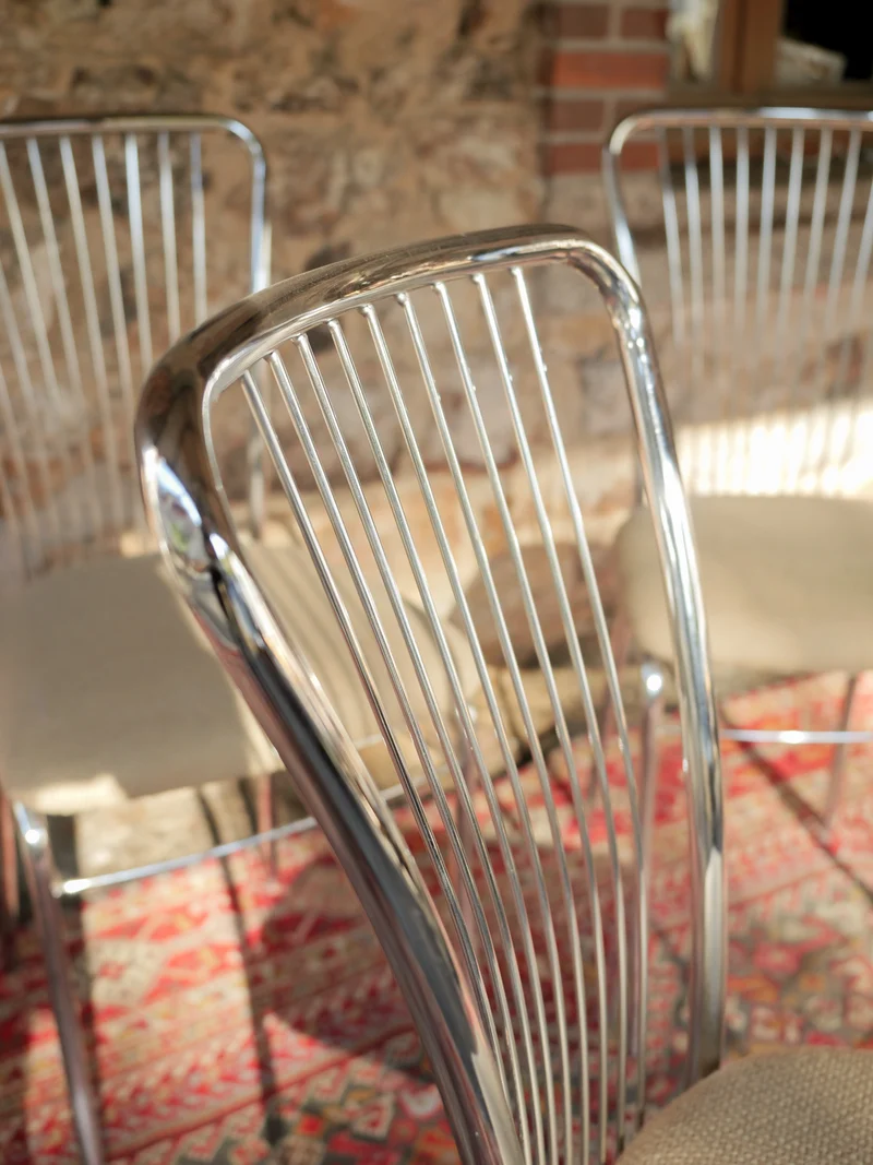 Alma, le lot de 4 chaises en métal chromé N°1985