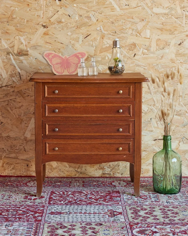 Brigitte, la petite travailleuse en bois N°335