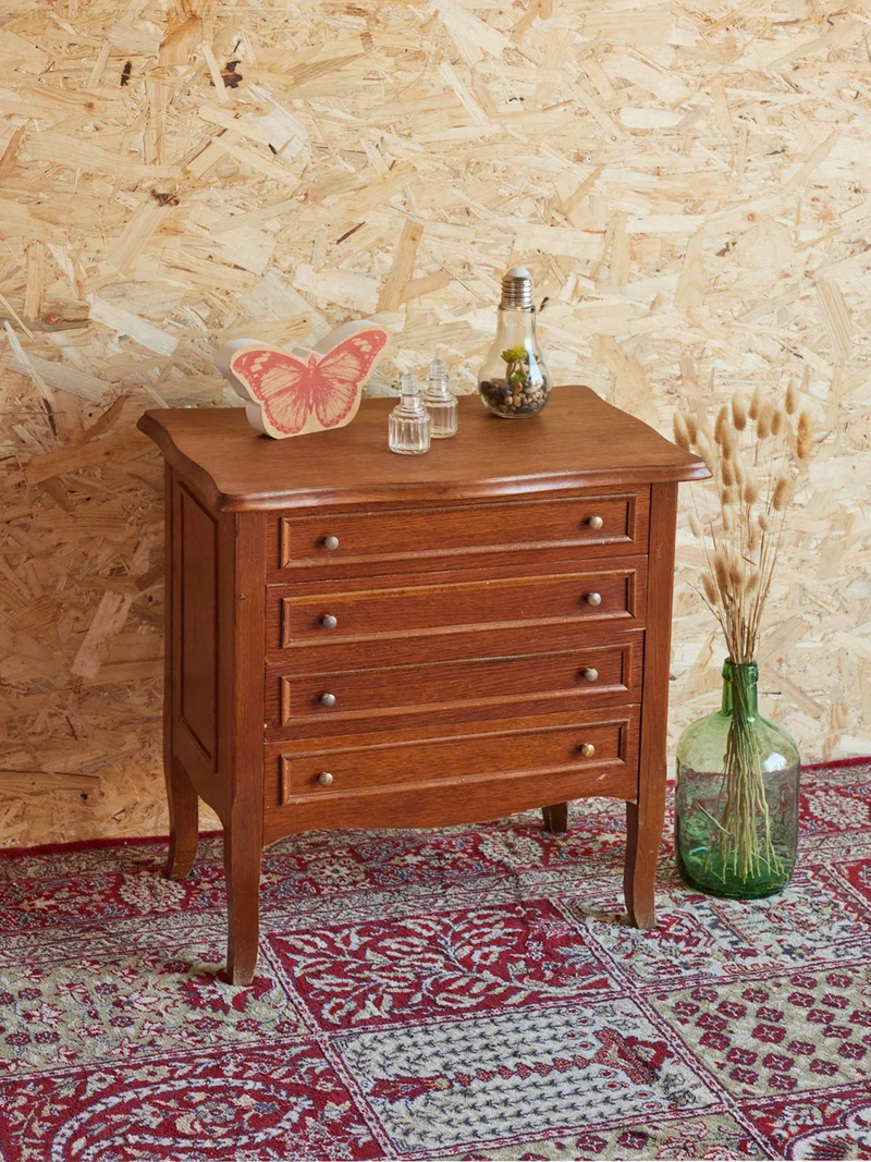 Brigitte, la petite travailleuse en bois N°335
