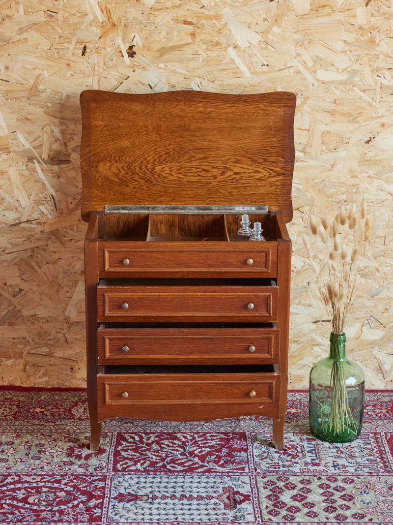 Brigitte, la petite travailleuse en bois N°335
