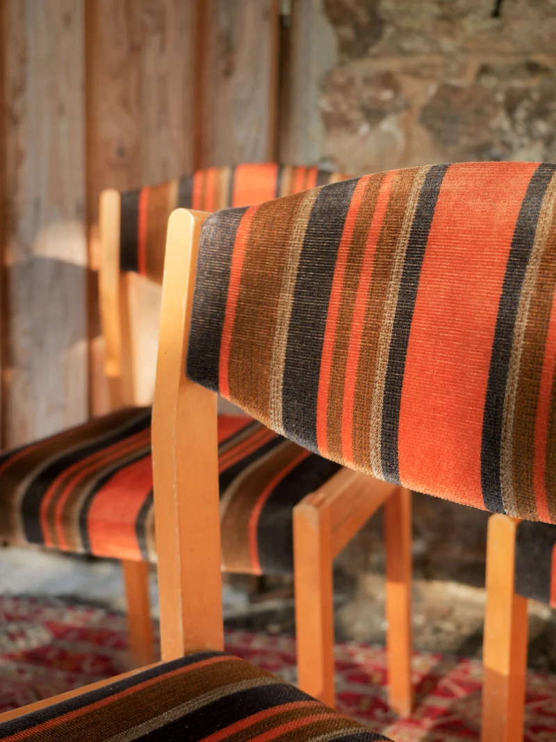 Alma, le lot de 5 chaises en velours à rayures N°1984