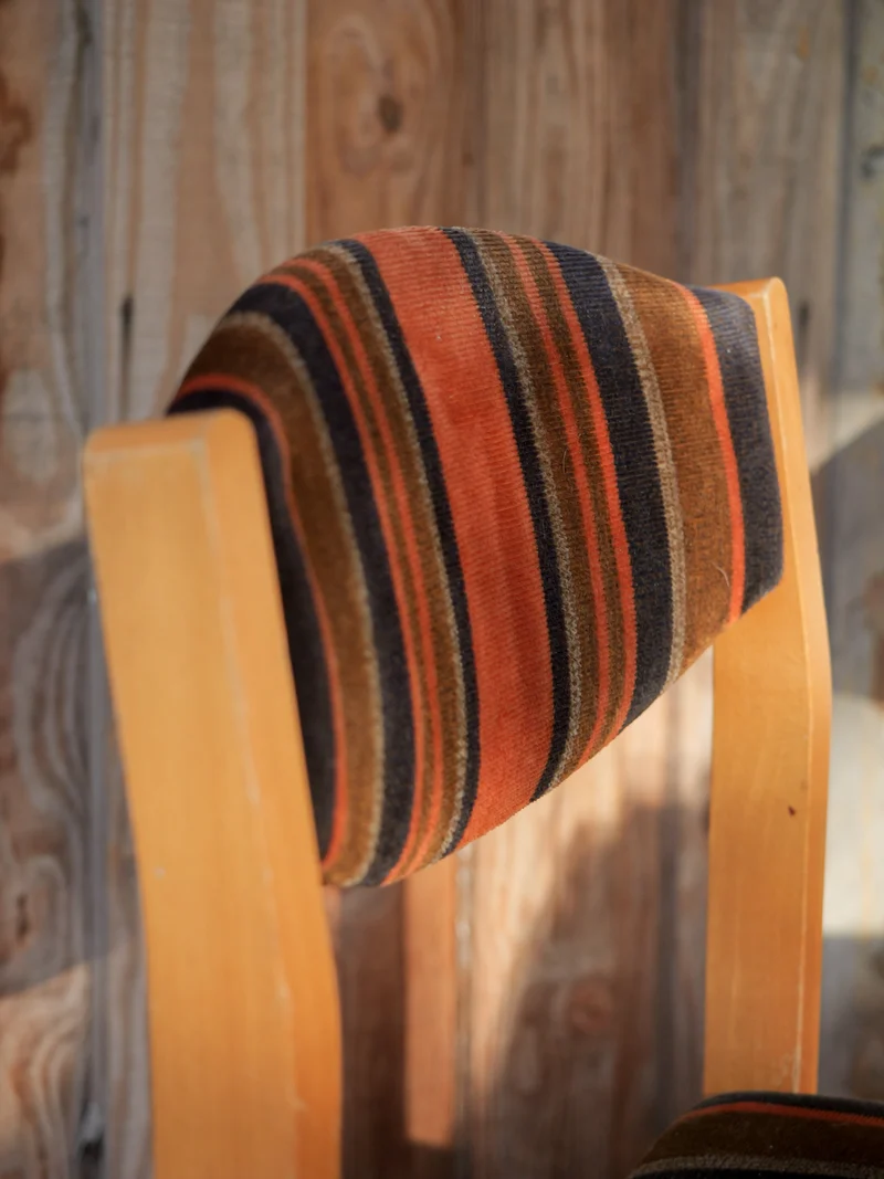 Alma, le lot de 5 chaises en velours à rayures N°1984
