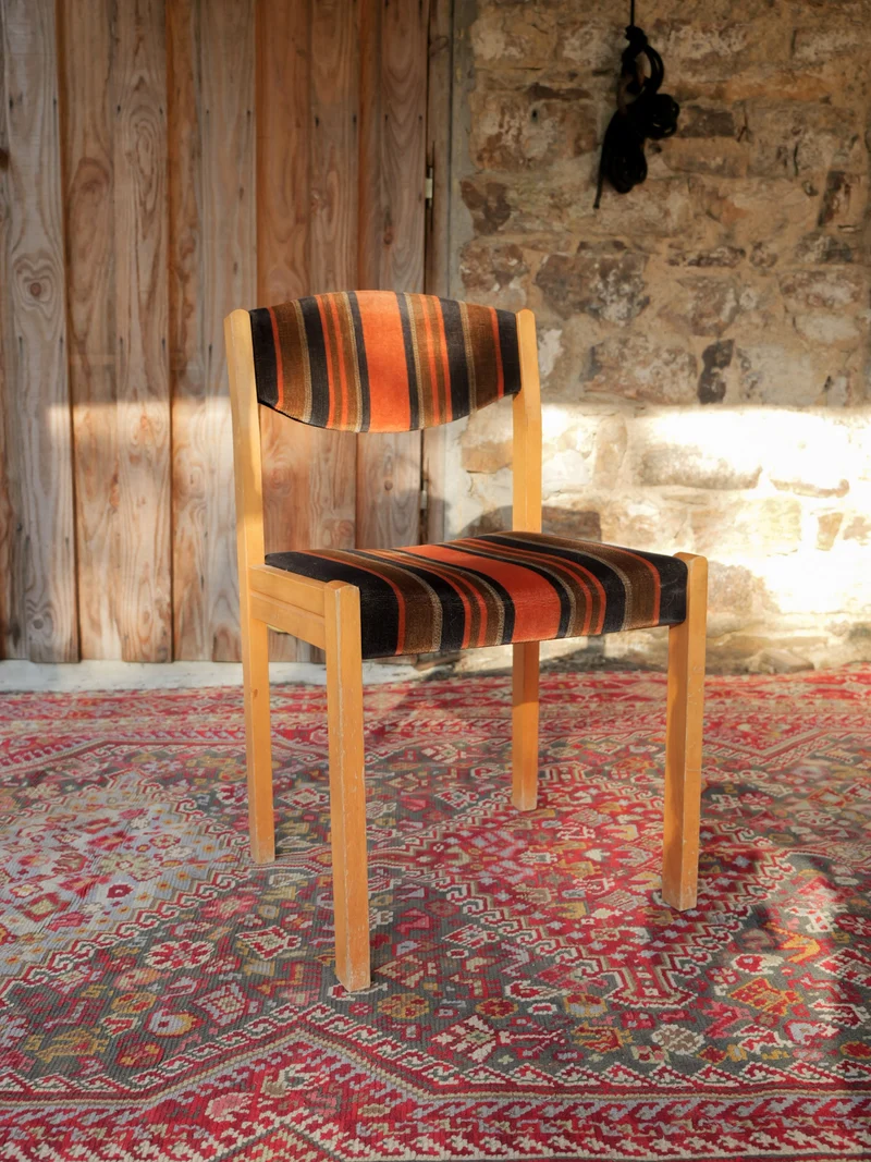 Alma, le lot de 5 chaises en velours à rayures N°1984