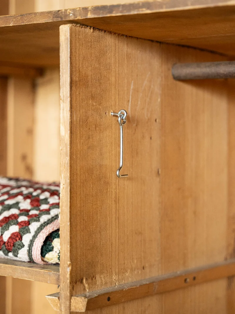 Blandine, l'armoire parisienne en bois clair N°520