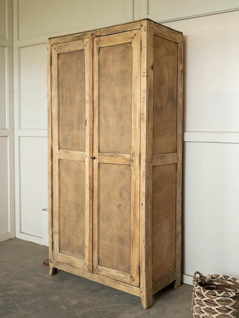 Blandine, l'armoire parisienne en bois clair N°520
