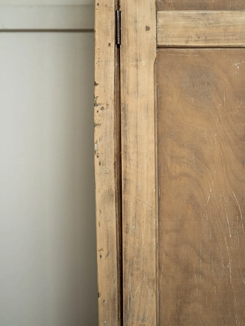 Blandine, l'armoire parisienne en bois clair N°520