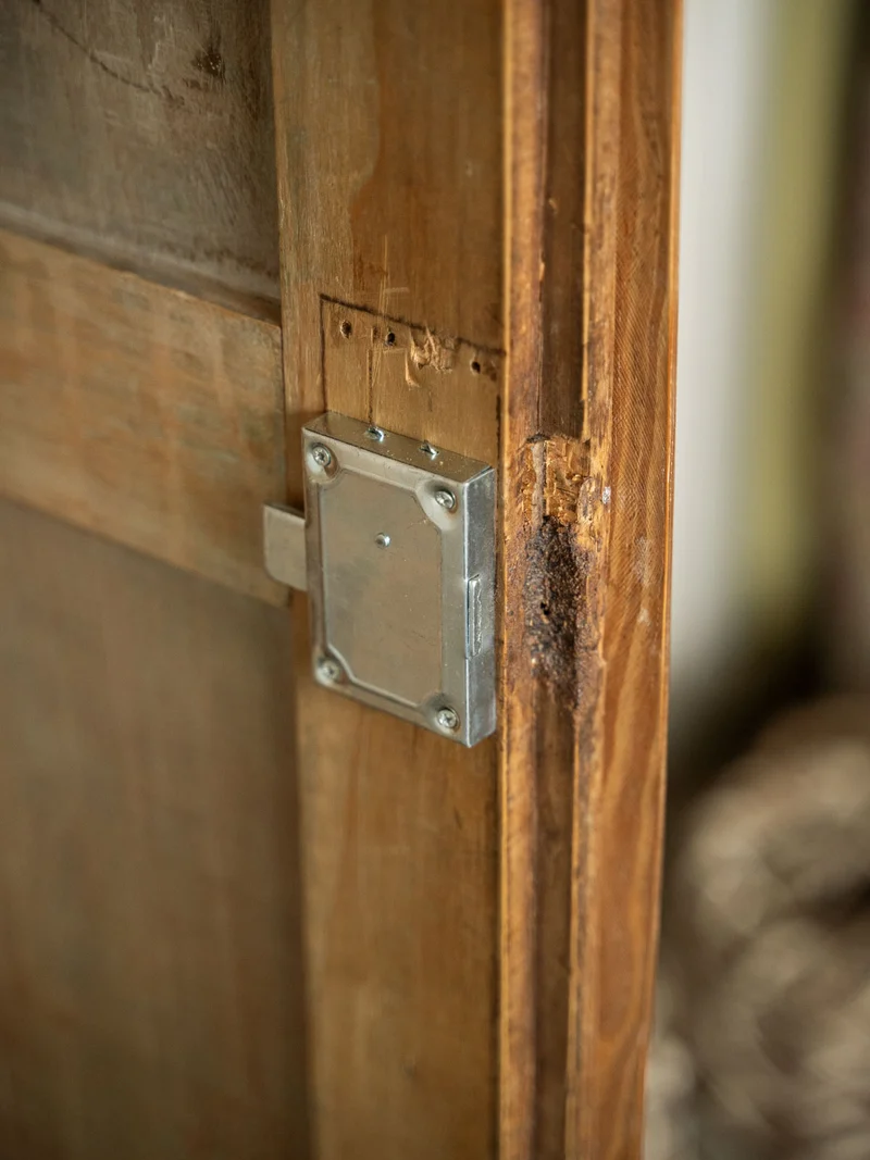 Blandine, l'armoire parisienne en bois clair N°520
