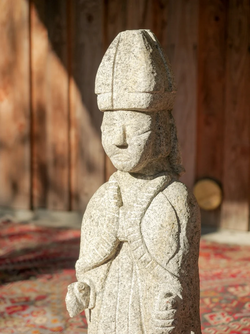 Alix, la statuette en granit N°1178