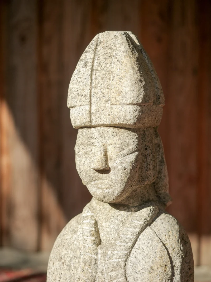 Alix, la statuette en granit N°1178