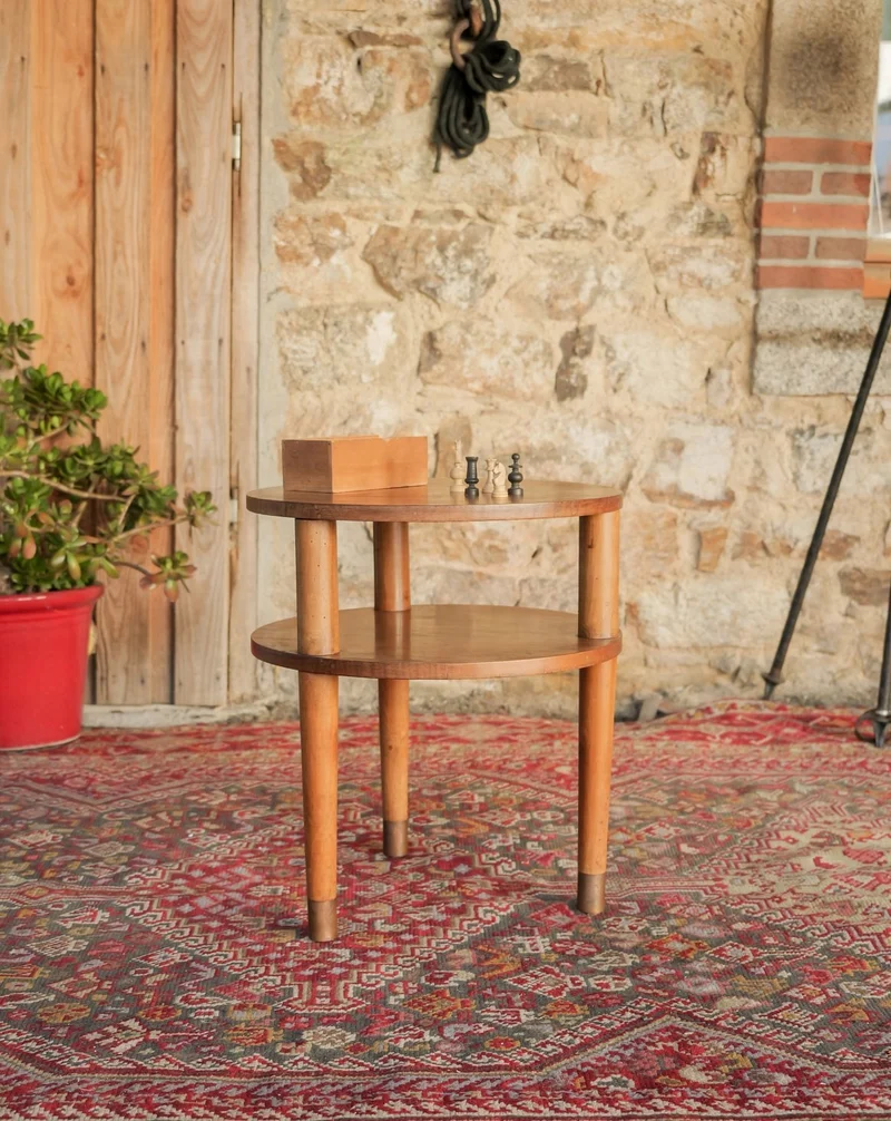 Francine, la table d'appoint aux pieds en laiton N°1586
