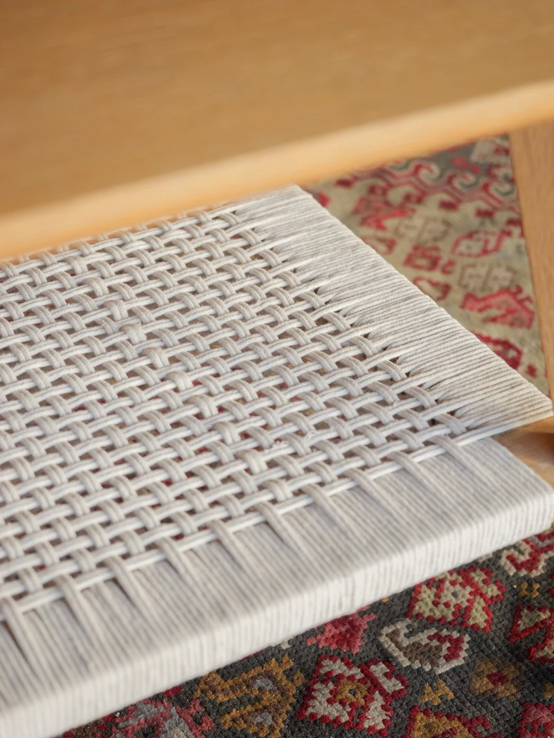 Donna, la table basse au filet blanc N°1591