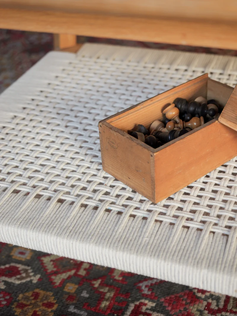 Donna, la table basse au filet blanc N°1591