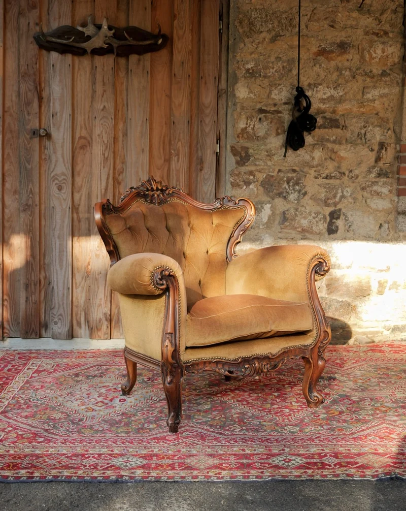 Ernest, le fauteuil rococo au dossier capitonné N°1615