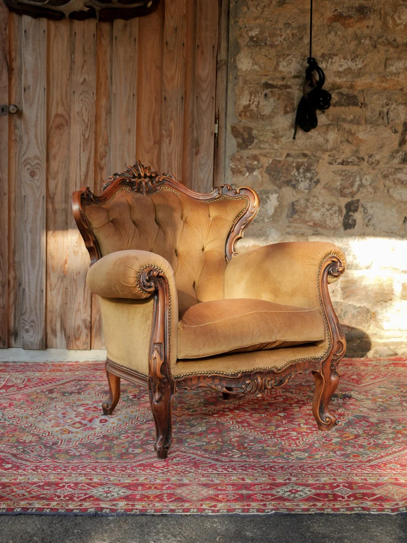 Ernest, le fauteuil rococo au dossier capitonné N°1615