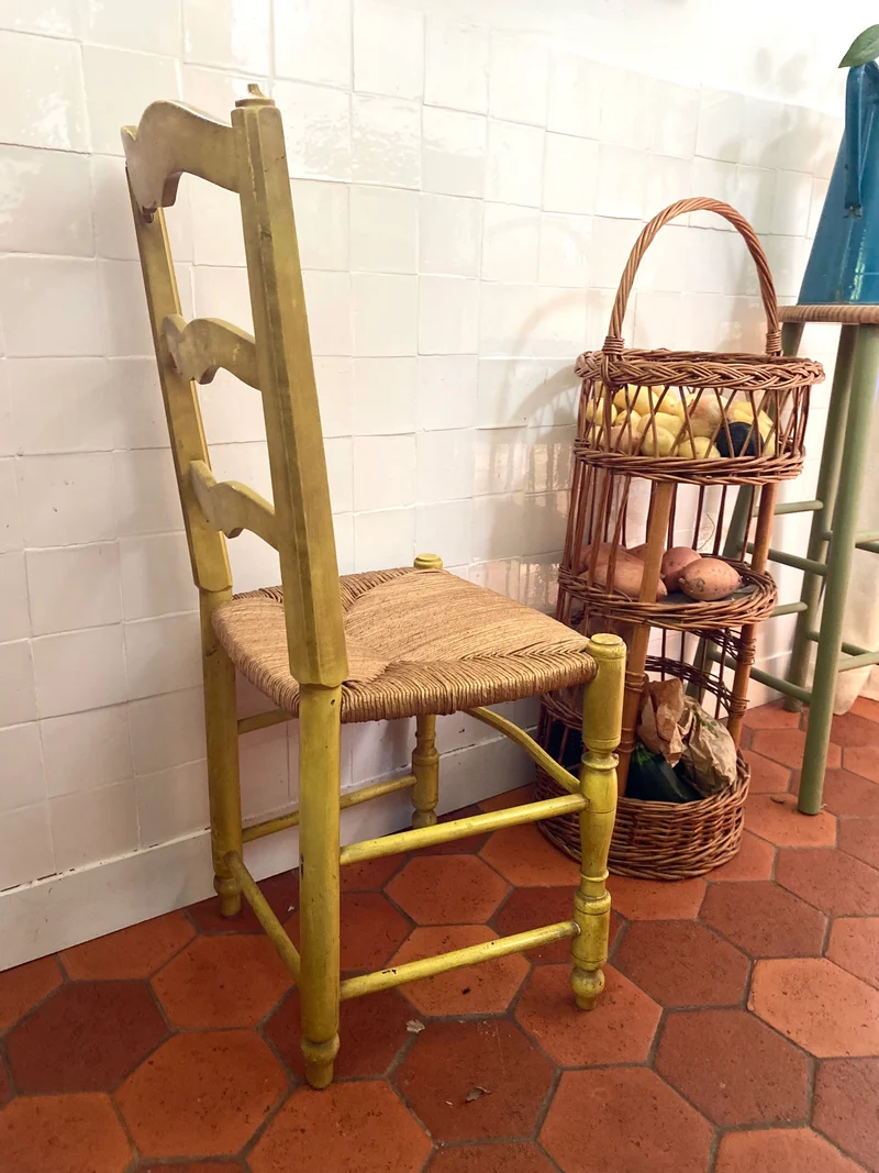 Chaise en bois ancienne