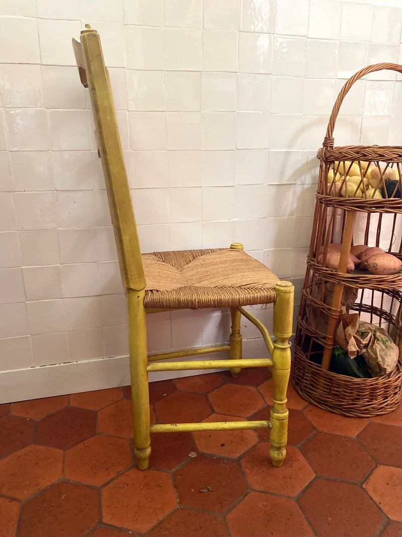 Chaise en bois ancienne
