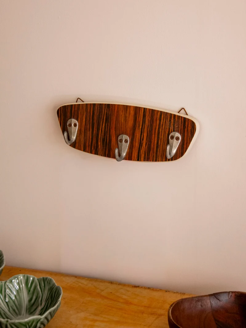 Charlie, le porte-manteau mural en formica N°425
