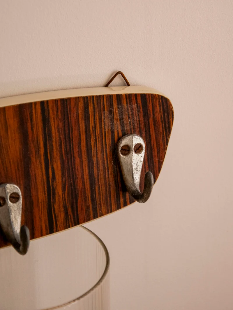 Charlie, le porte-manteau mural en formica N°425