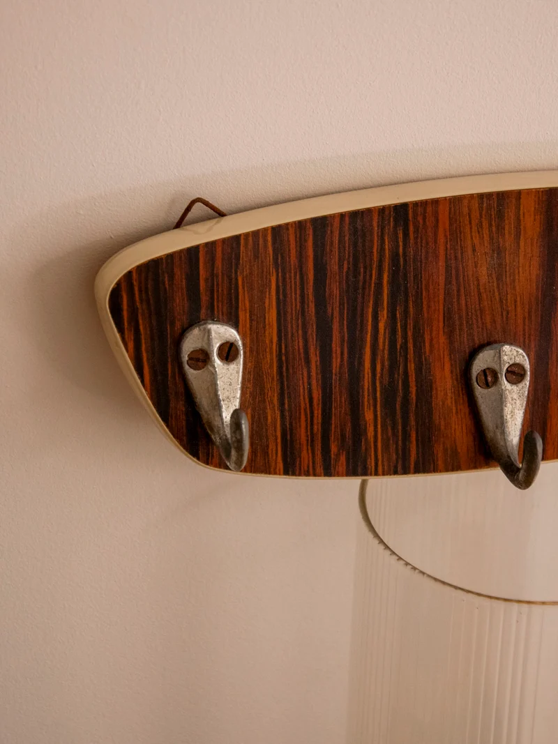 Charlie, le porte-manteau mural en formica N°425