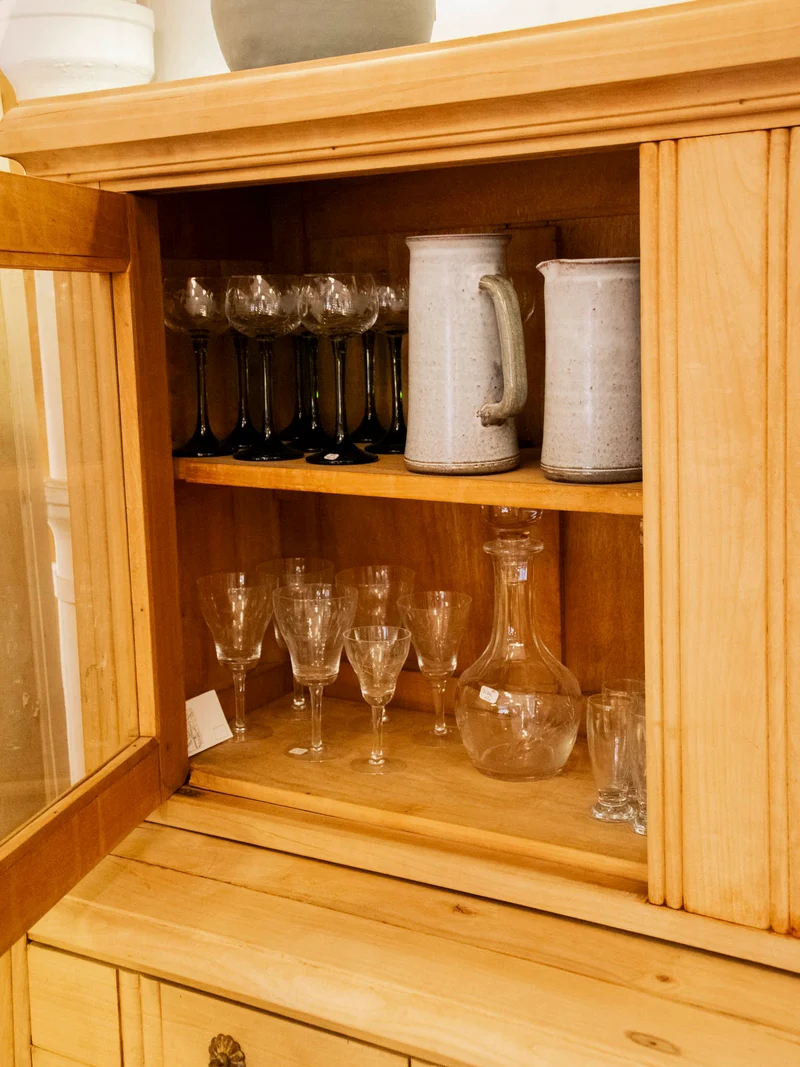 Maximilien, le vaisselier restauré en bois massif N°408