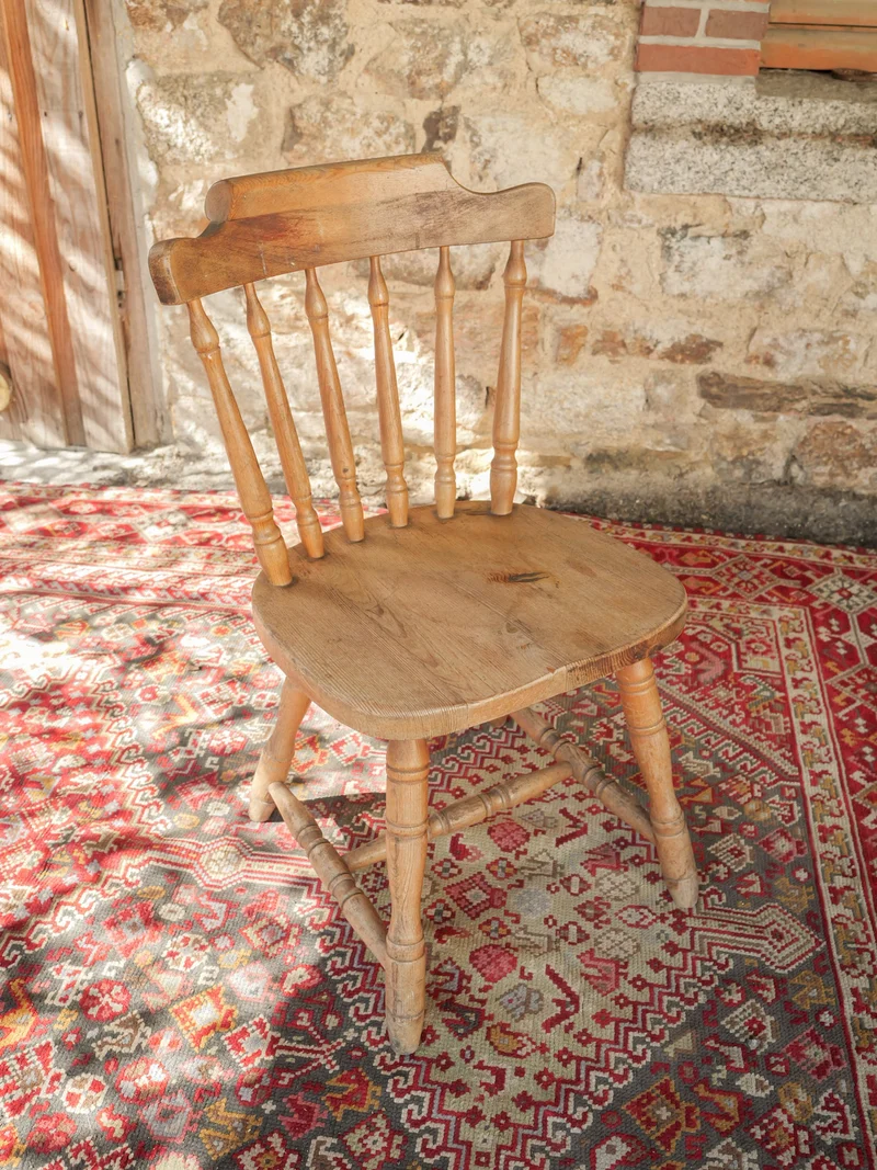 Claude, la chaise en bois rustique N°1635